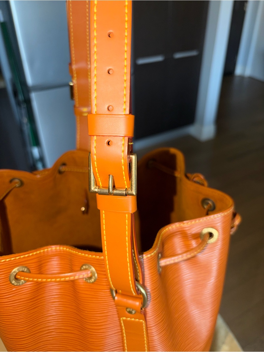 vintage Louis Vuitton Noé Bucket Bag - Picture 5 of 14
